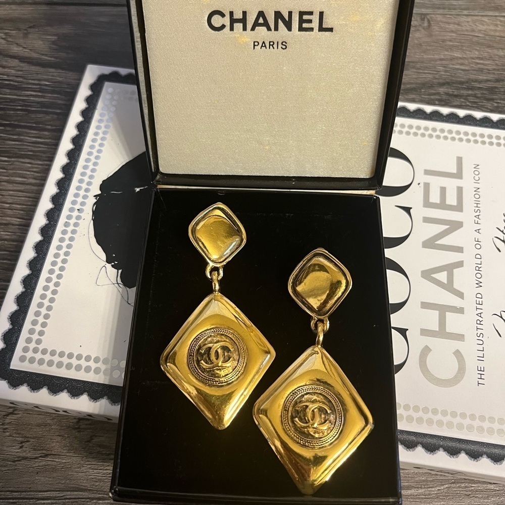 CHANEL vintage gold CC rhombus drop earrings